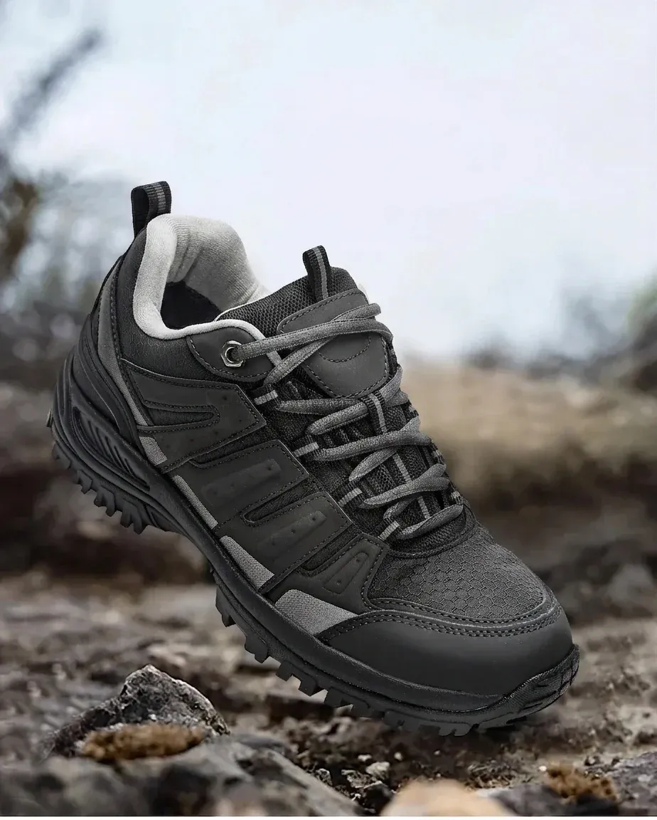 נעל הליכה שחורה לגבר BONA