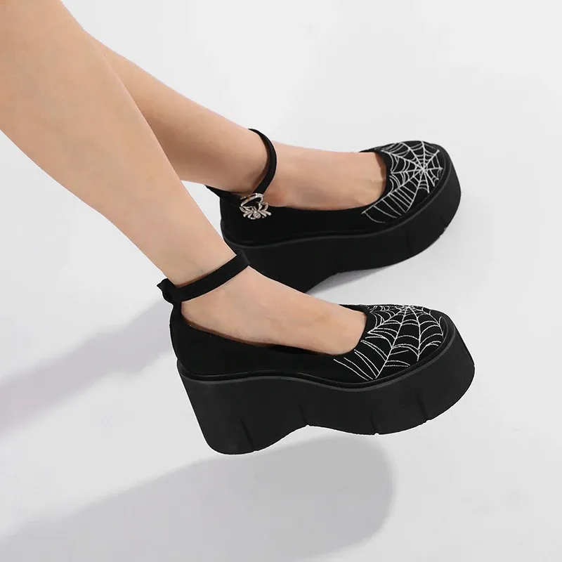 Chaussures Mary Jane compensées gothiques en toile brodée Gdgydh