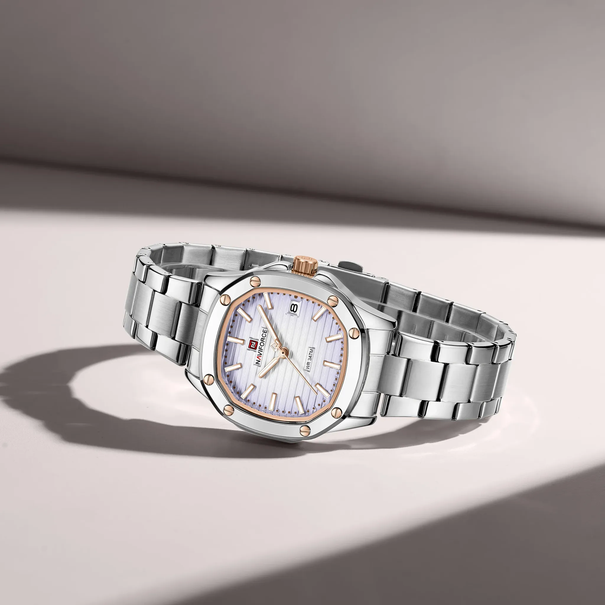 Montre femme NAVIFORCE 5069S en acier, quartz et calendrier