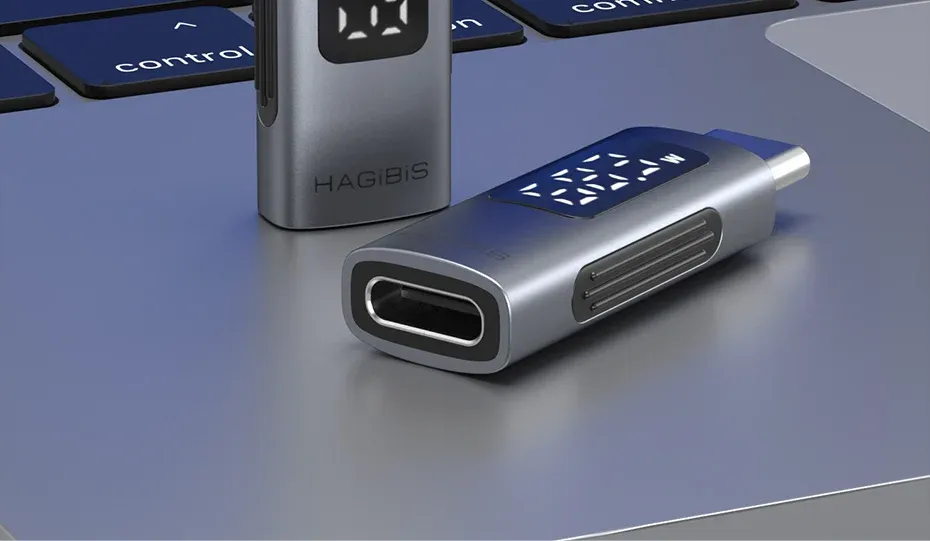 Adaptateur USB-C Hagibis 240 W avec écran LED et USB4